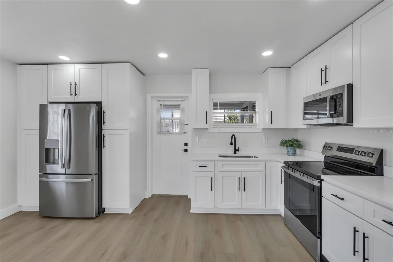 Image 4 of 21 For 1432 10th Street