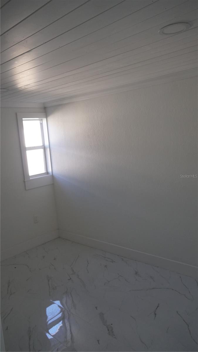 Image 12 of 29 For 177 Dowling Avenue Ne