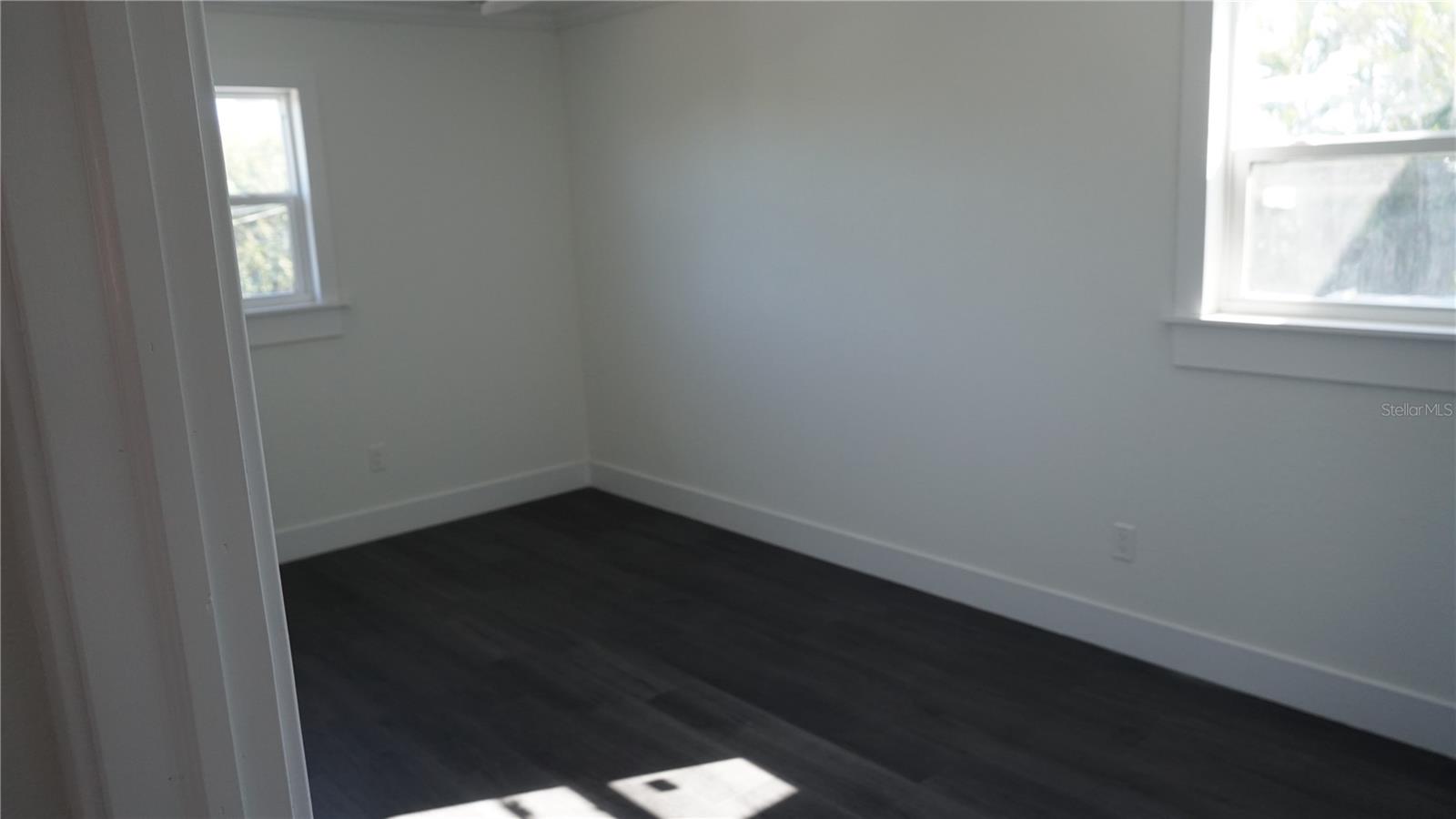 Image 20 of 29 For 177 Dowling Avenue Ne