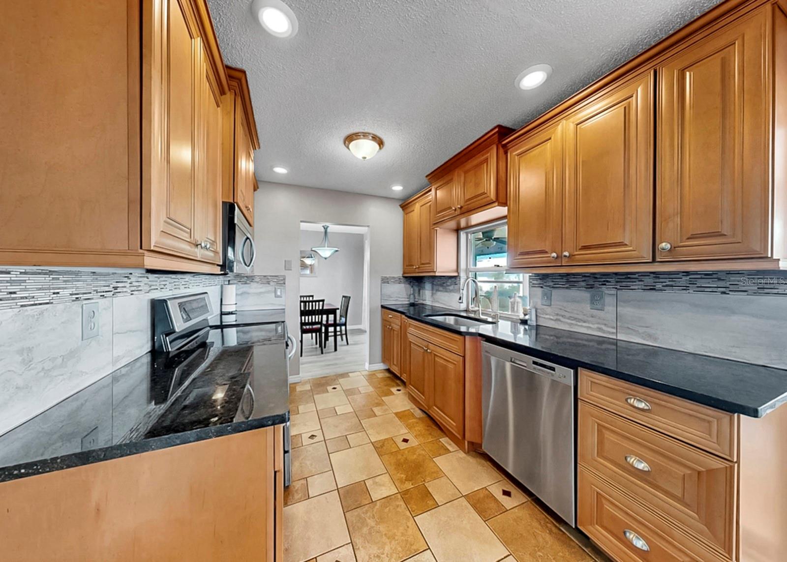 Image 17 of 60 For 4005 Palm Court