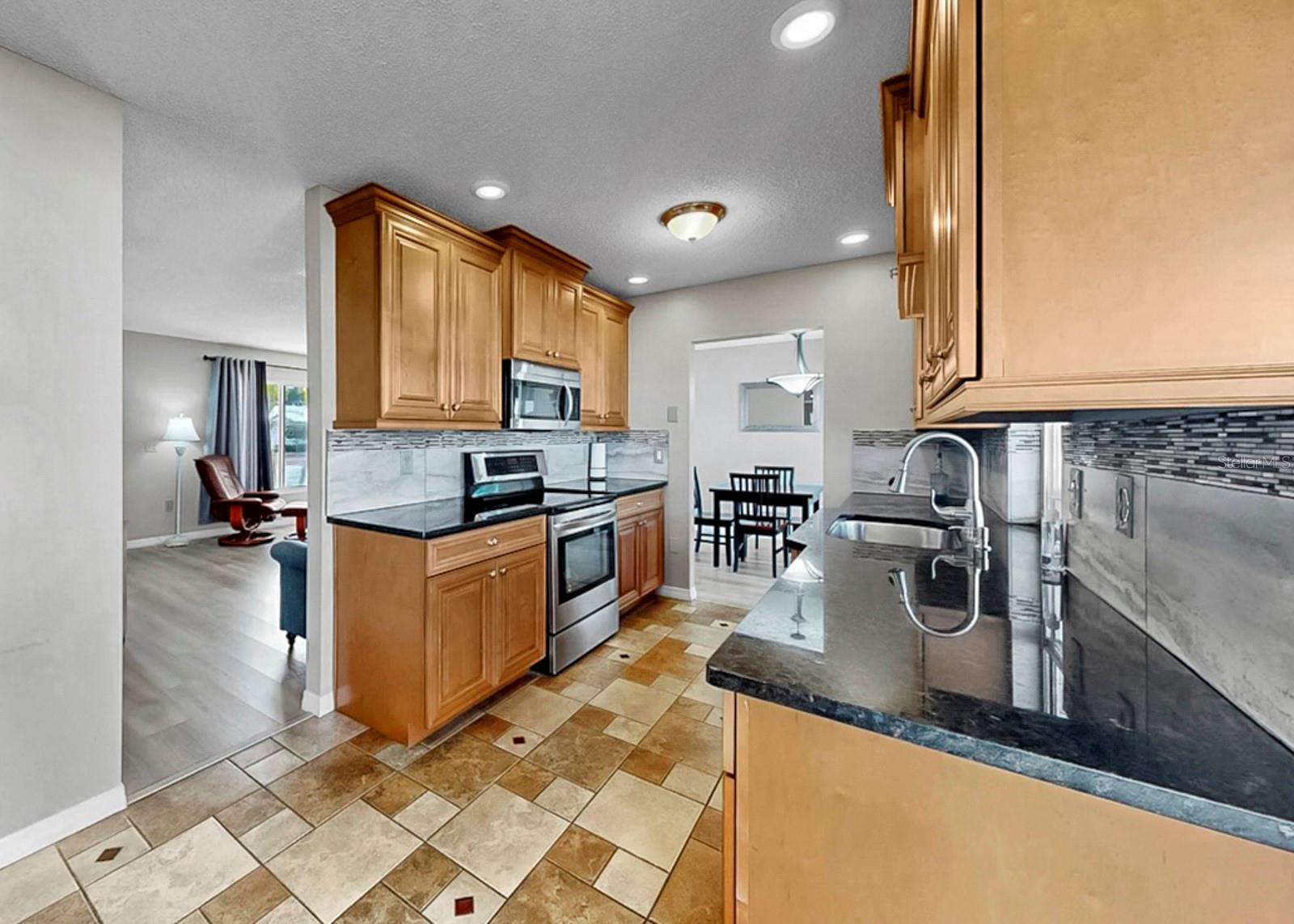 Image 18 of 60 For 4005 Palm Court