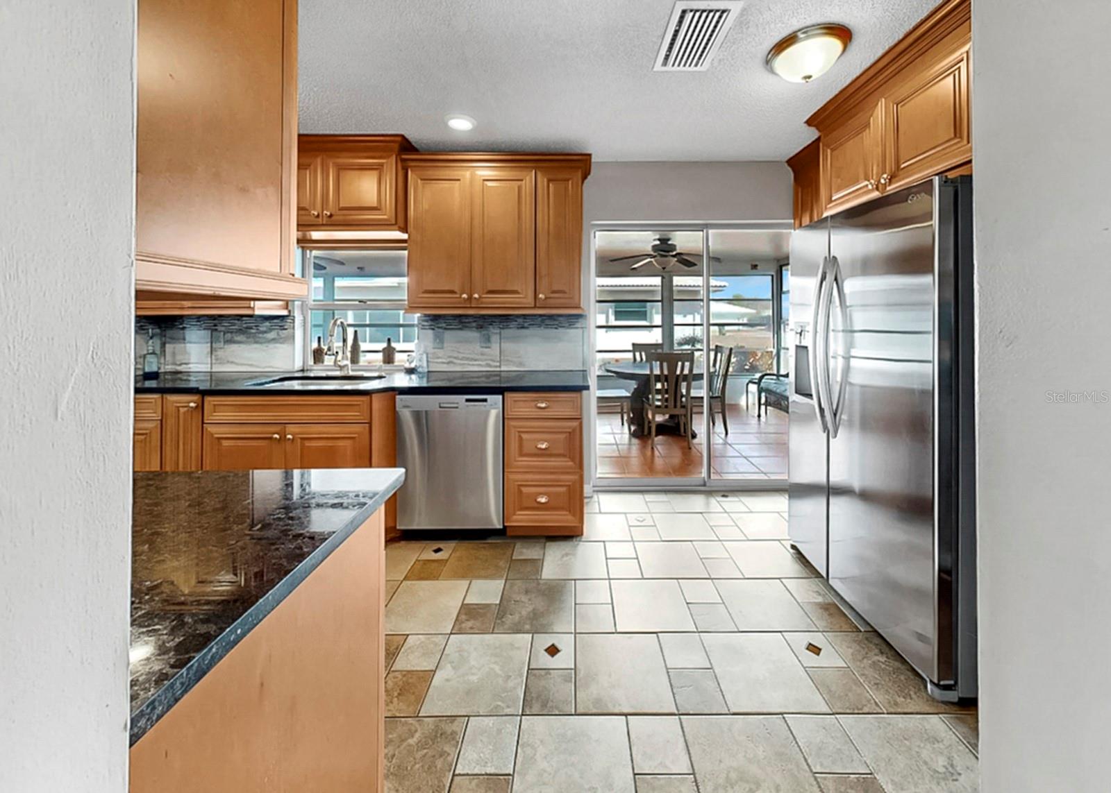 Image 21 of 60 For 4005 Palm Court