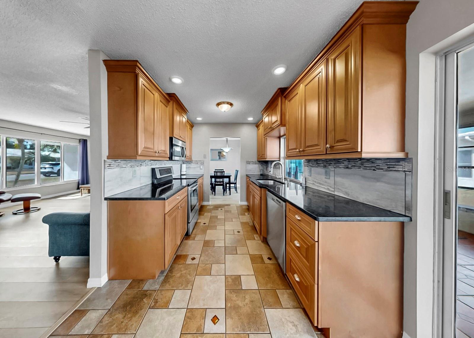 Image 22 of 60 For 4005 Palm Court