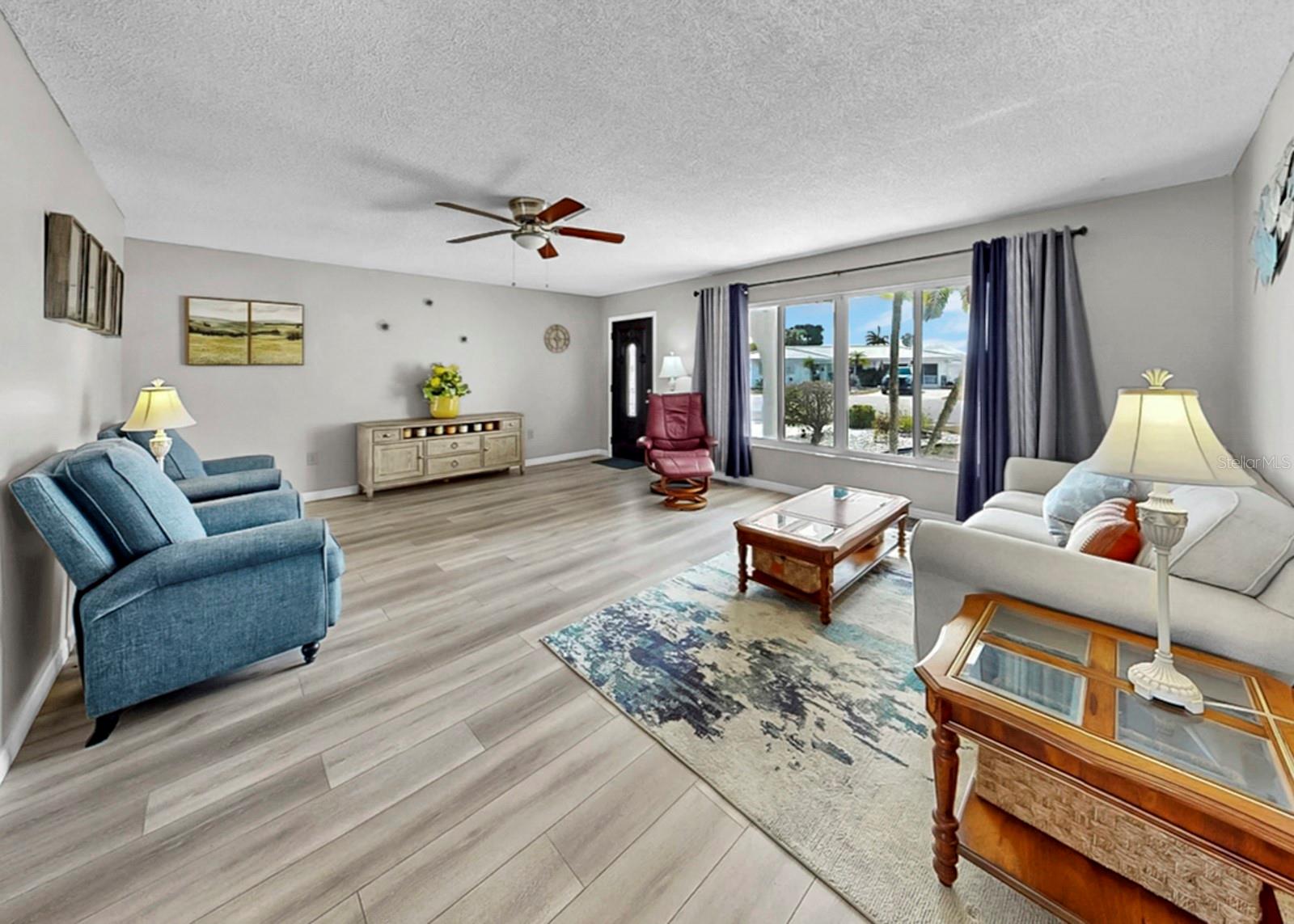 Image 9 of 60 For 4005 Palm Court