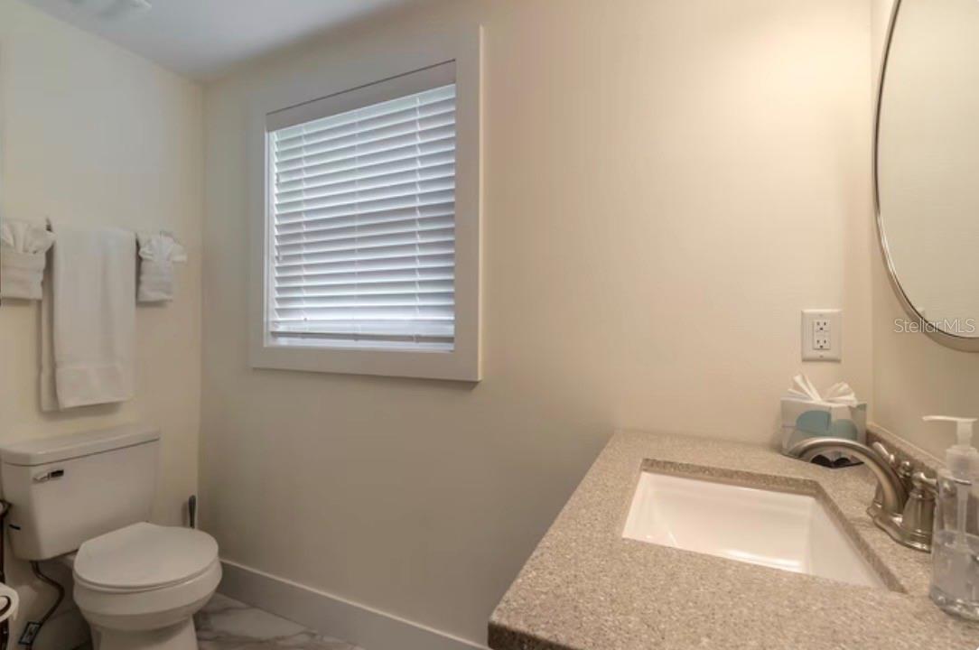 Image 13 of 19 For 1355 Lakeshore Drive