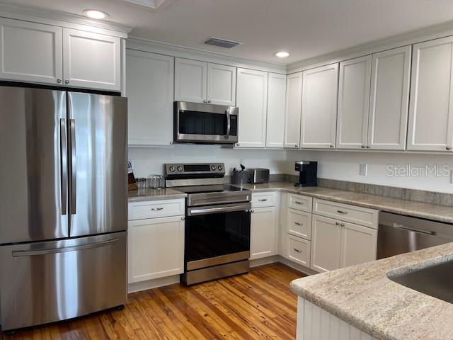 Image 4 of 19 For 1355 Lakeshore Drive