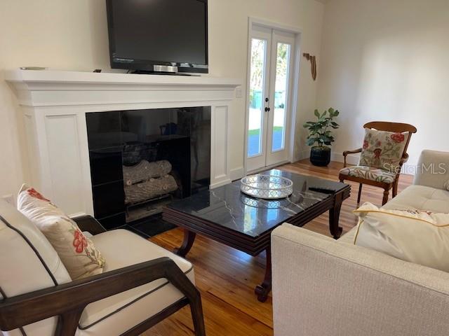 Image 7 of 19 For 1355 Lakeshore Drive