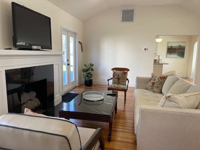 Image 9 of 19 For 1355 Lakeshore Drive