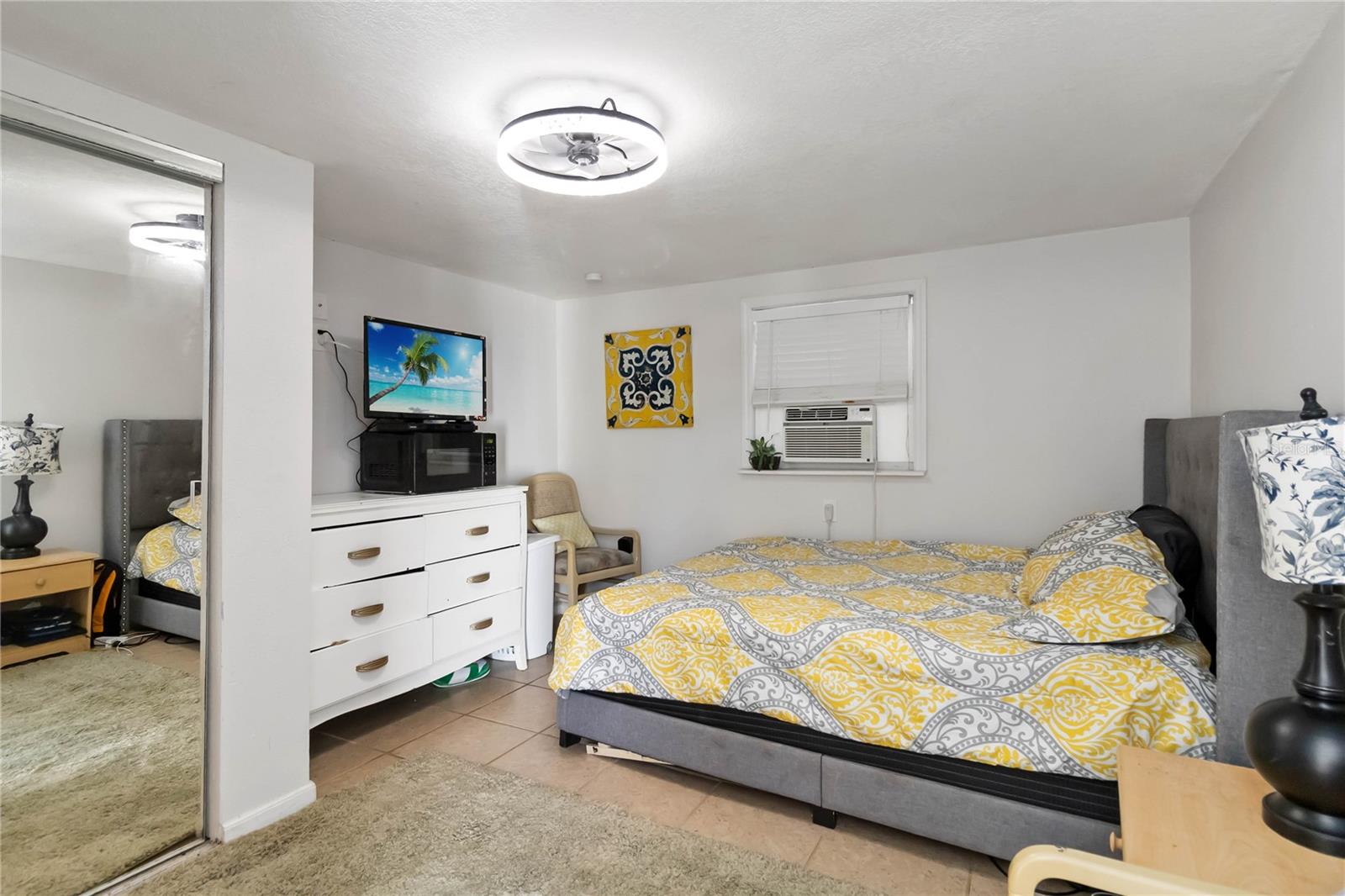 Image 11 of 29 For 710 Bay Street