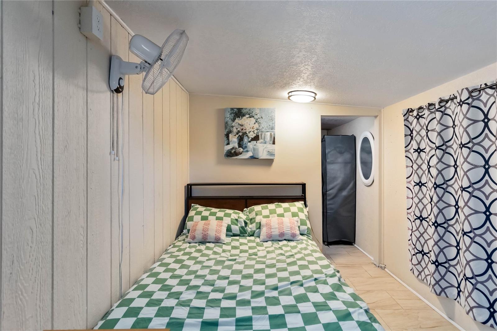 Image 14 of 29 For 710 Bay Street