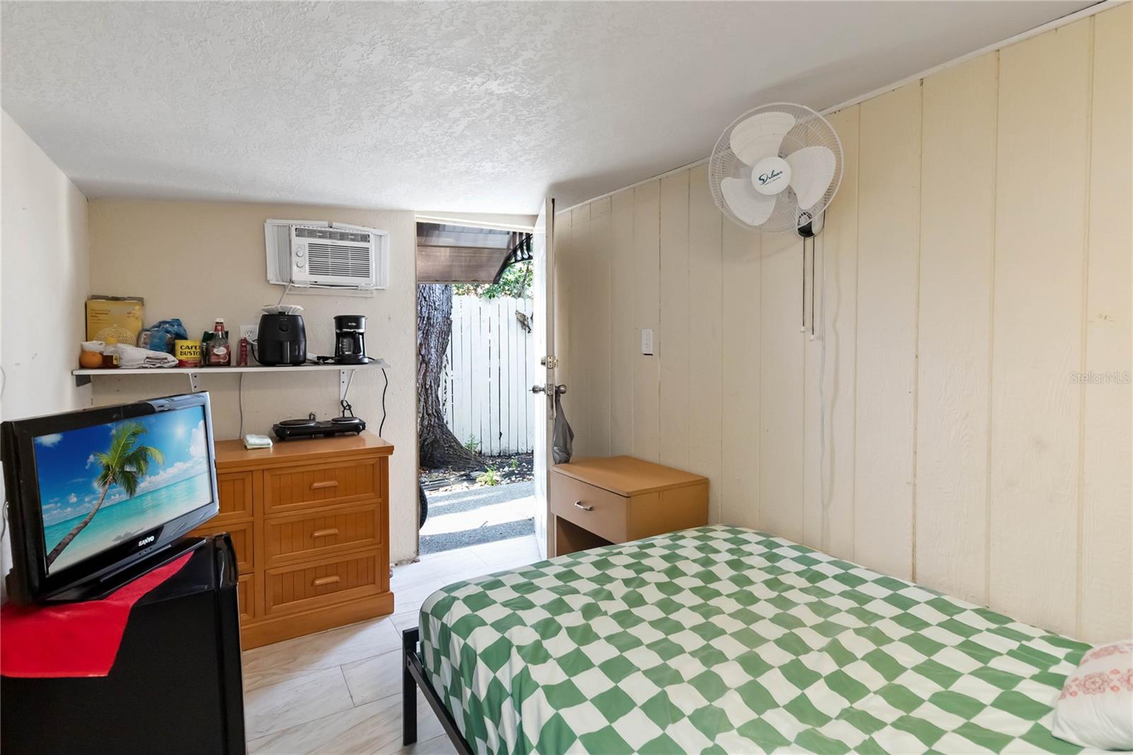 Image 15 of 29 For 710 Bay Street