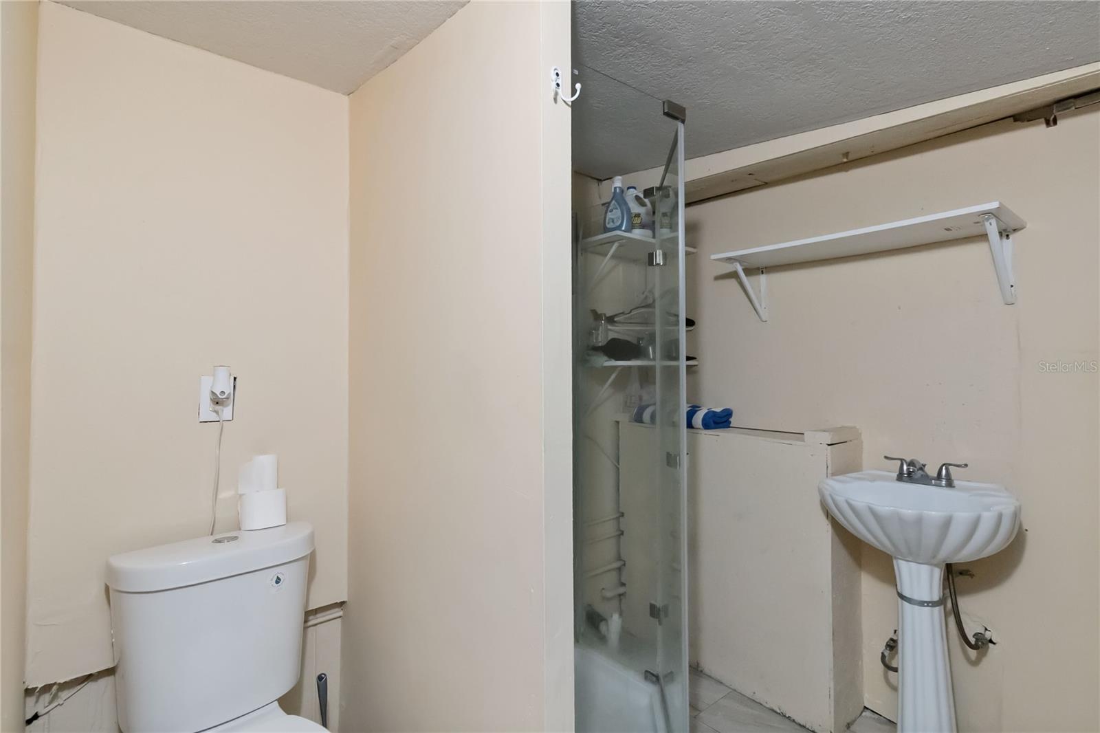 Image 16 of 29 For 710 Bay Street