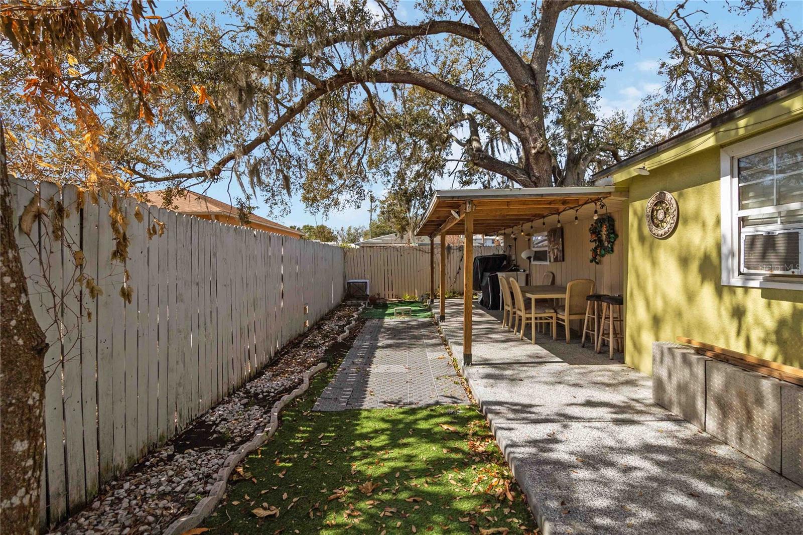 Image 18 of 29 For 710 Bay Street