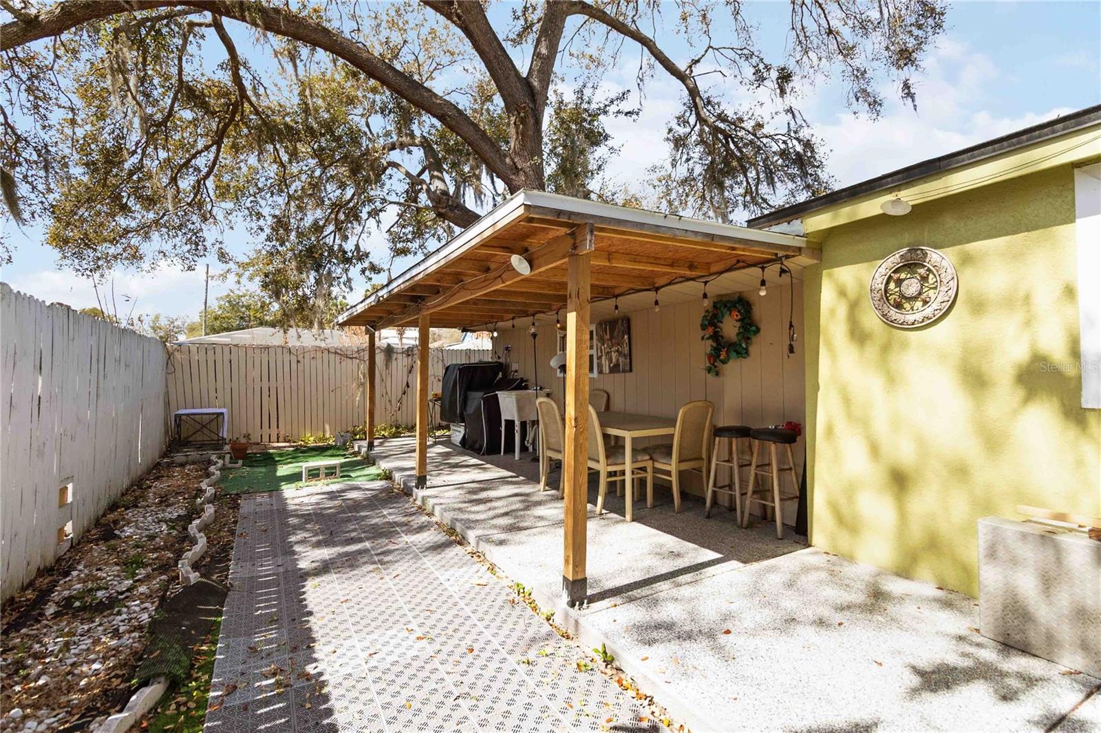 Image 19 of 29 For 710 Bay Street