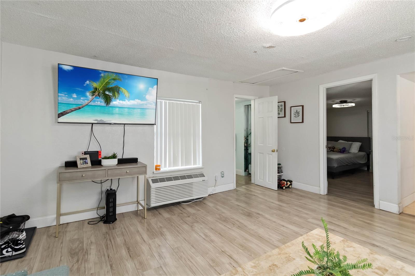 Image 4 of 29 For 710 Bay Street