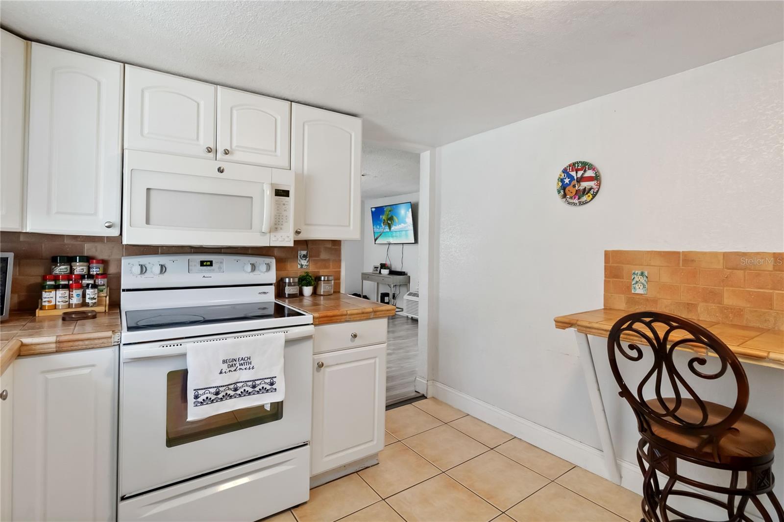 Image 6 of 29 For 710 Bay Street