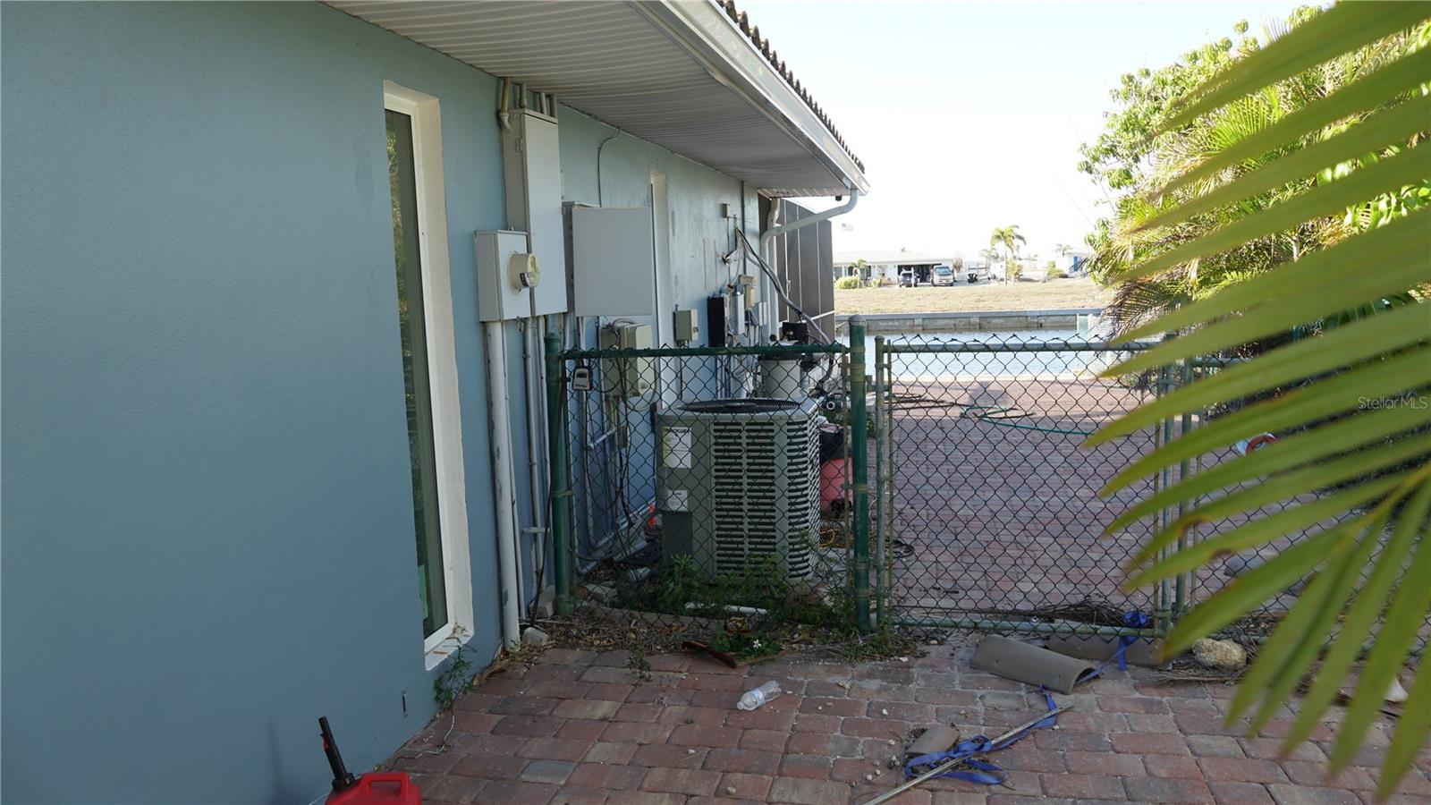 Image 2 of 23 For 286 Fields Terrace Se