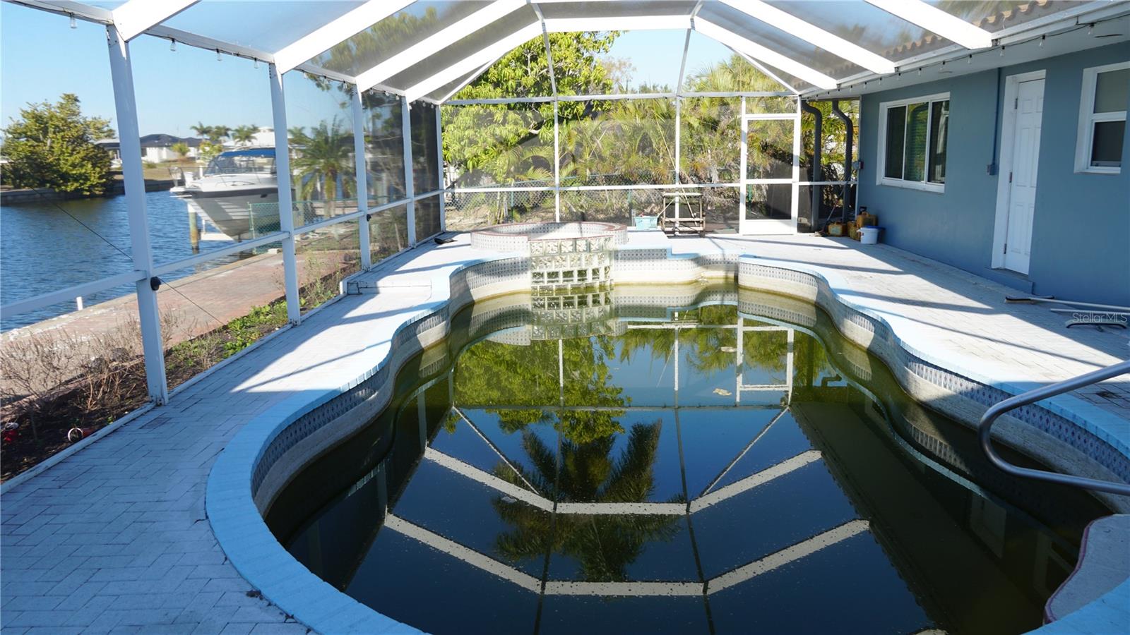 Image 9 of 23 For 286 Fields Terrace Se