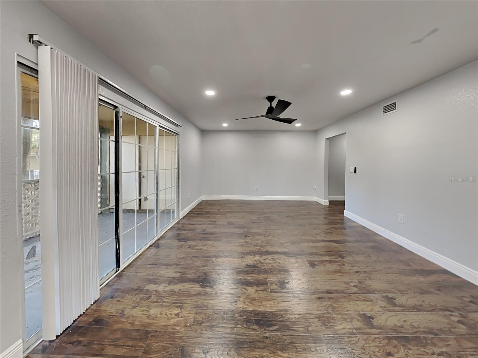 Image 2 of 22 For 3979 Versailles Drive 3979f