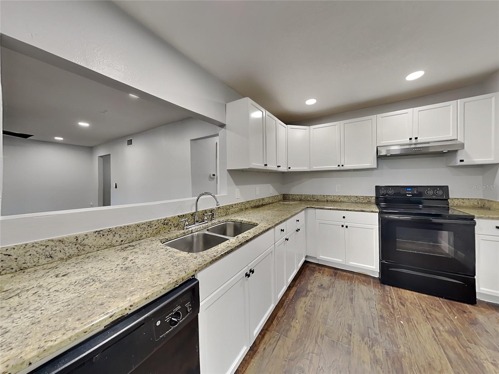 Image 5 of 22 For 3979 Versailles Drive 3979f