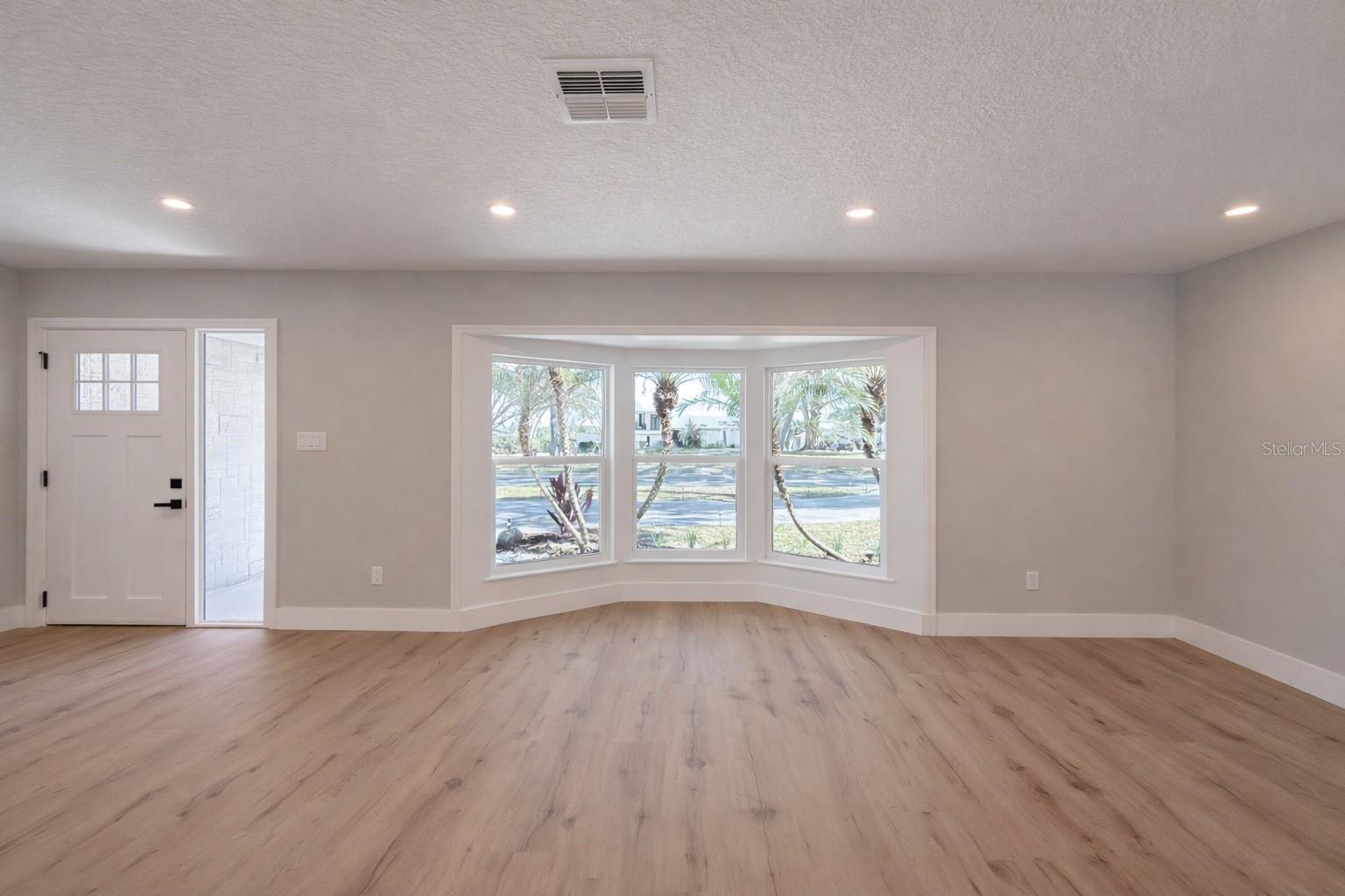 Image 10 of 29 For 858 Errol Parkway