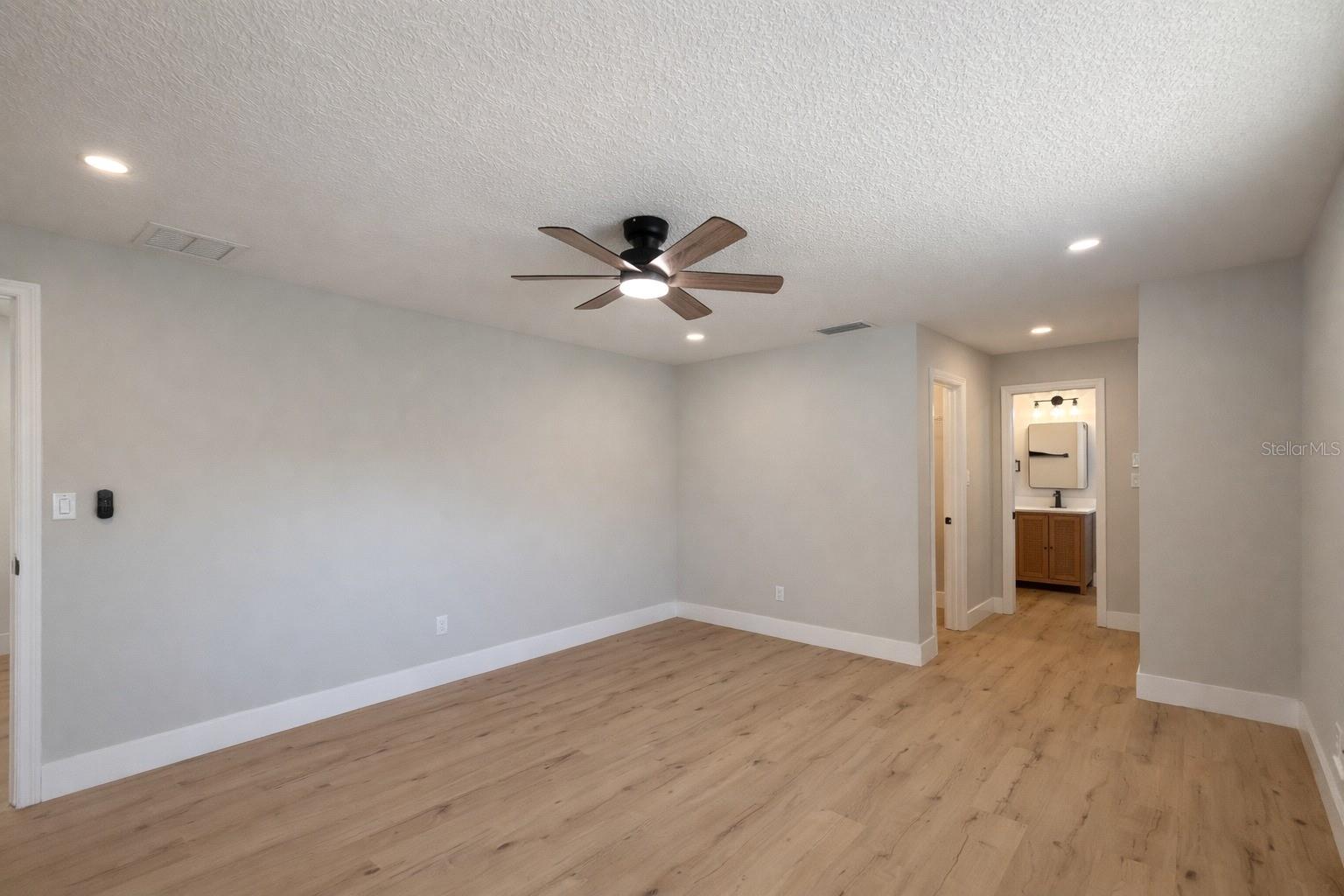 Image 19 of 29 For 858 Errol Parkway