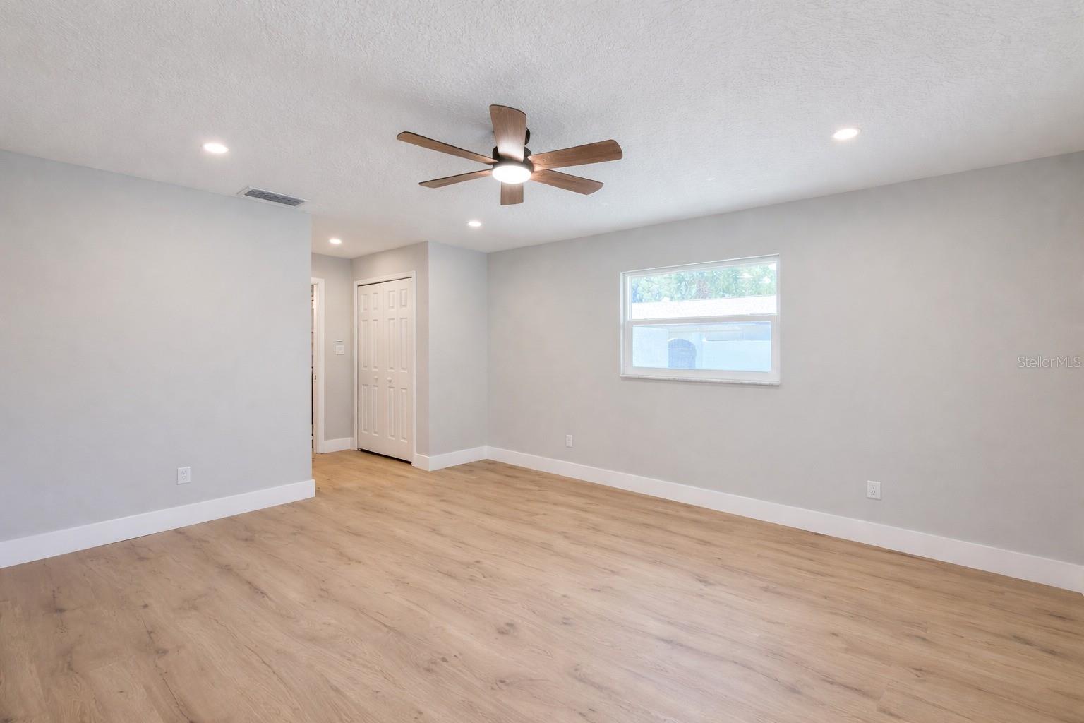 Image 20 of 29 For 858 Errol Parkway