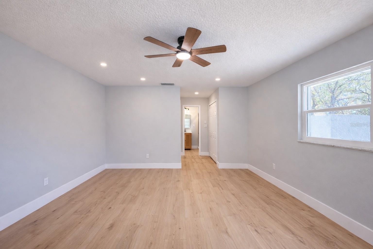 Image 21 of 29 For 858 Errol Parkway