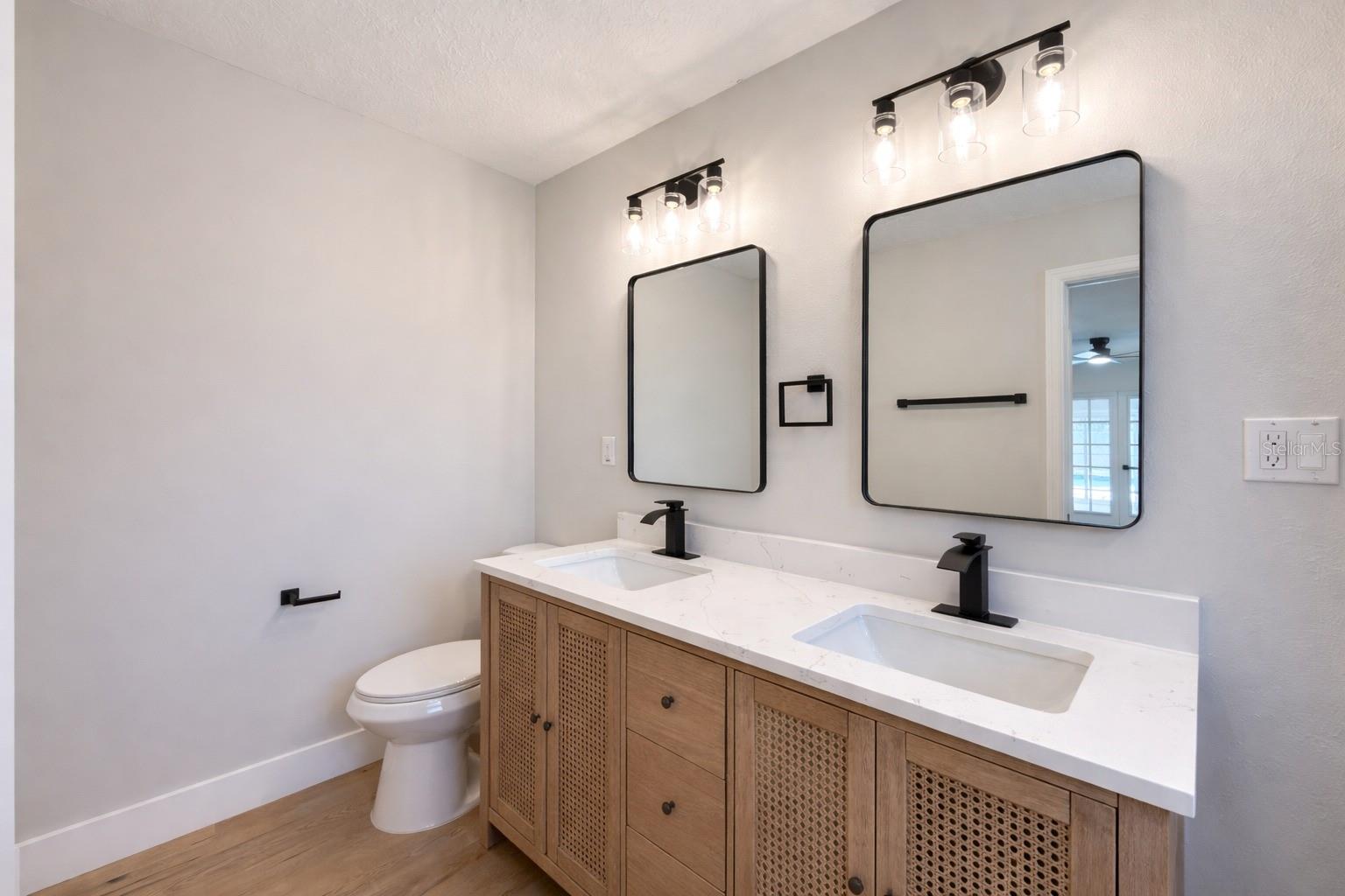 Image 22 of 29 For 858 Errol Parkway