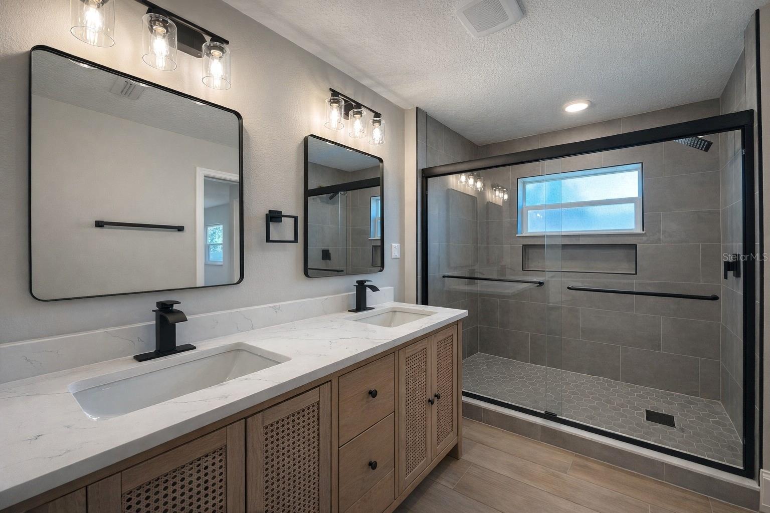 Image 23 of 29 For 858 Errol Parkway