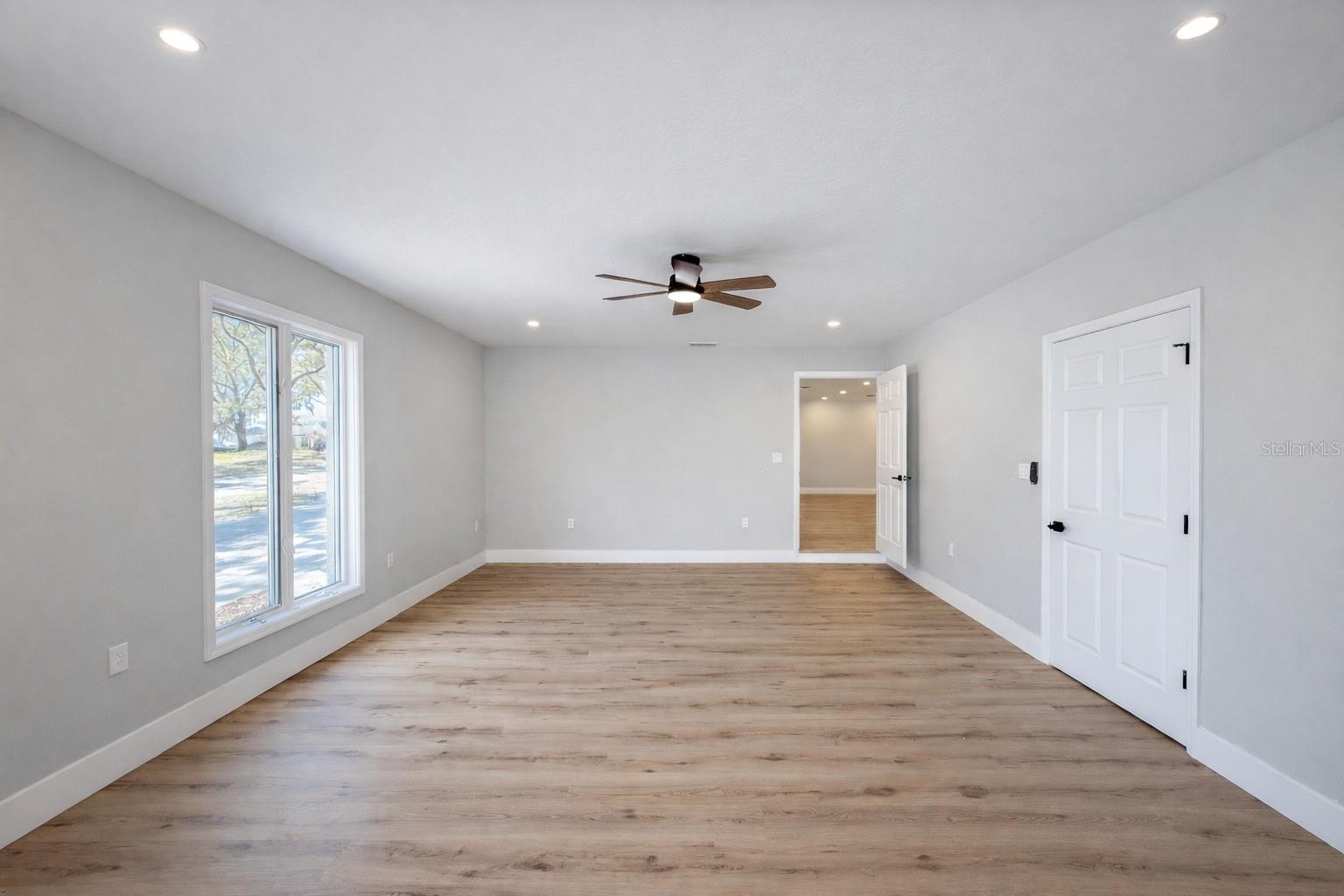 Image 25 of 29 For 858 Errol Parkway