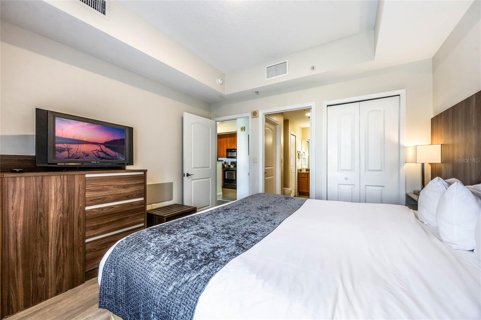 Image 23 of 43 For 7383 Universal Boulevard 710