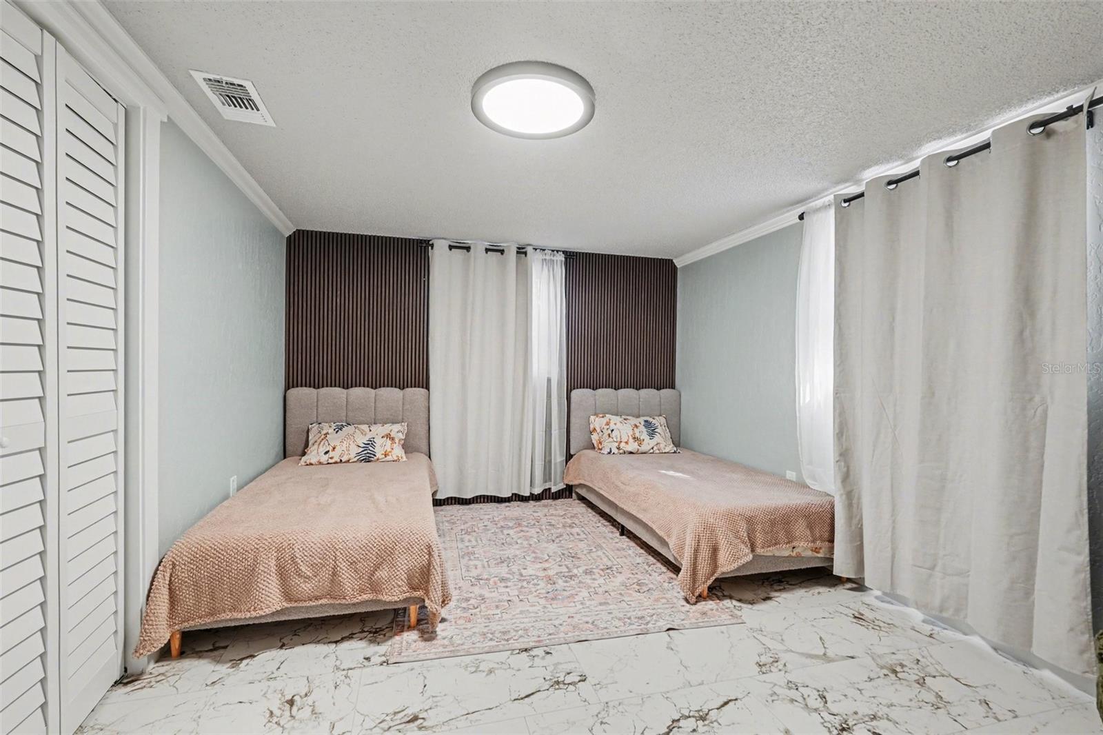 Image 11 of 25 For 7253 Dianne Drive