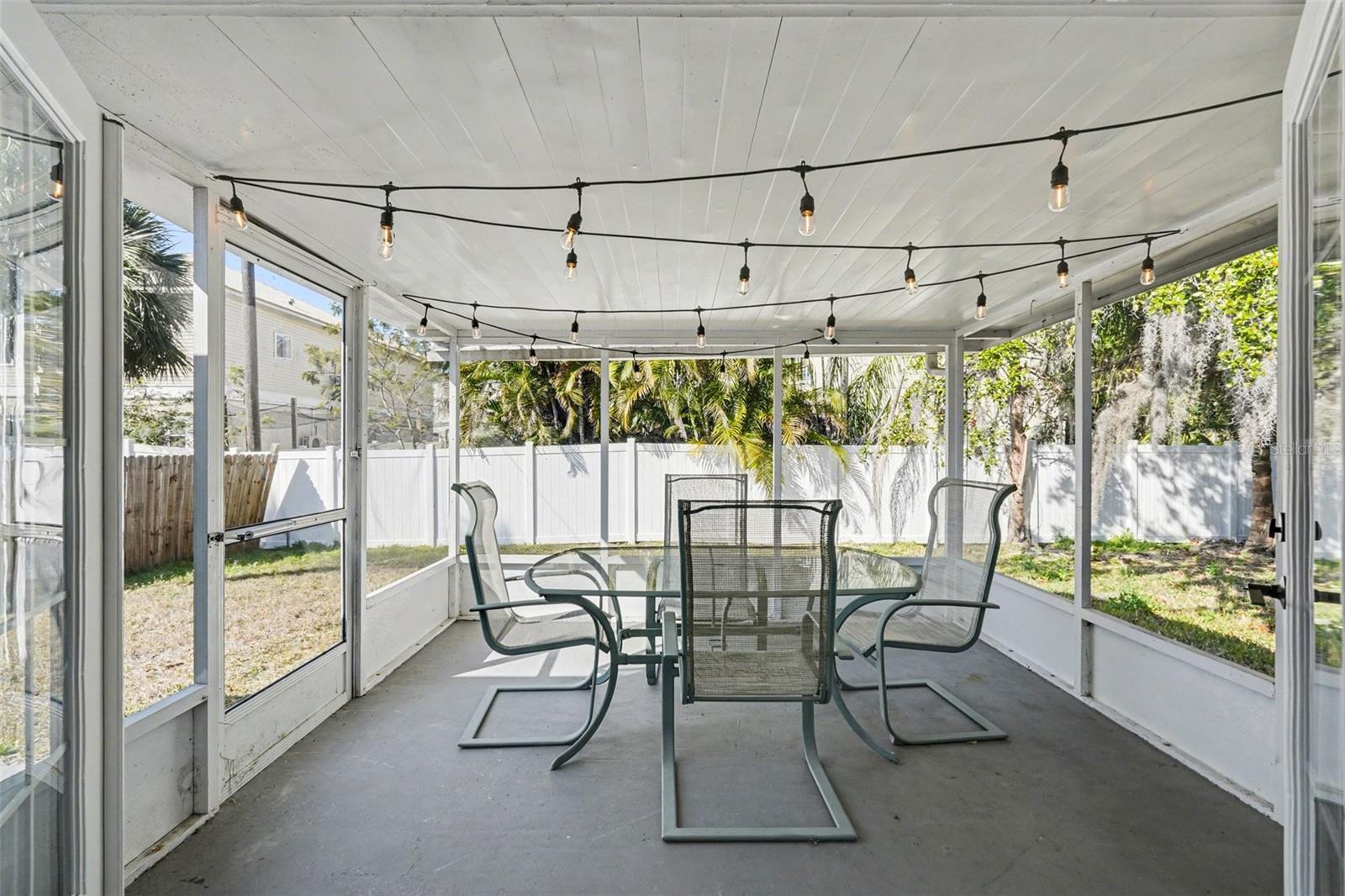 Image 15 of 25 For 7253 Dianne Drive