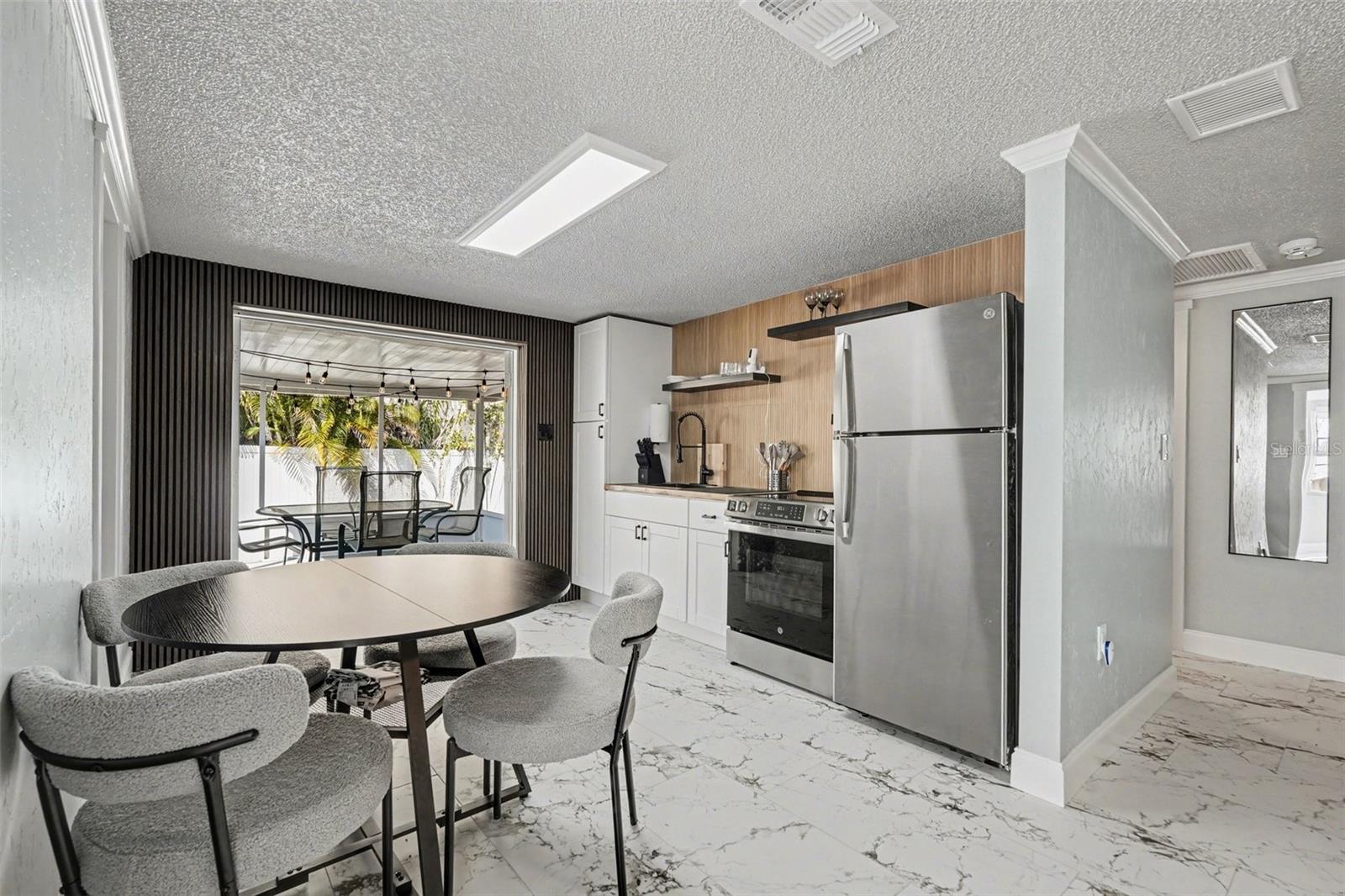 Image 4 of 25 For 7253 Dianne Drive