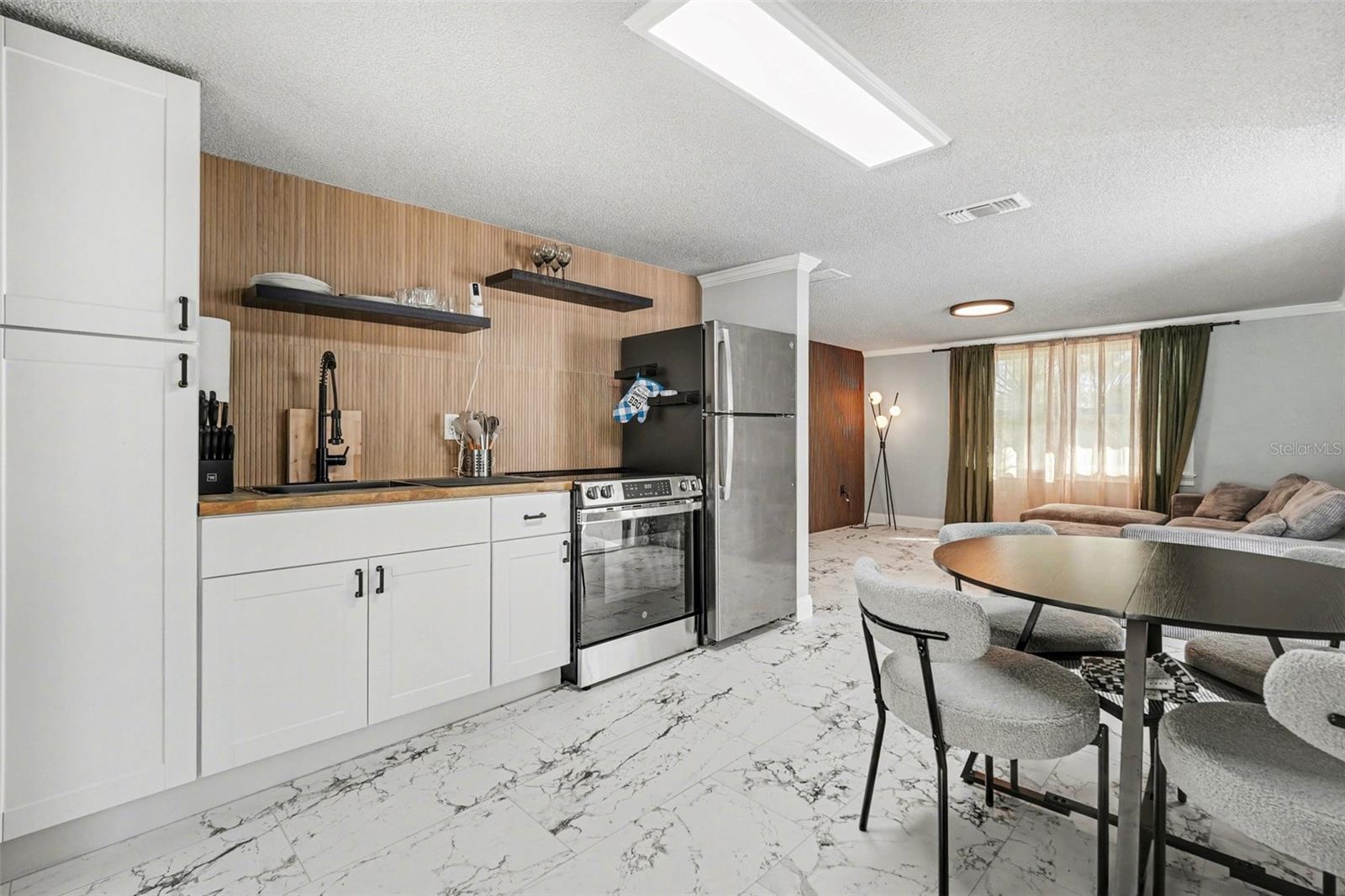 Image 5 of 25 For 7253 Dianne Drive