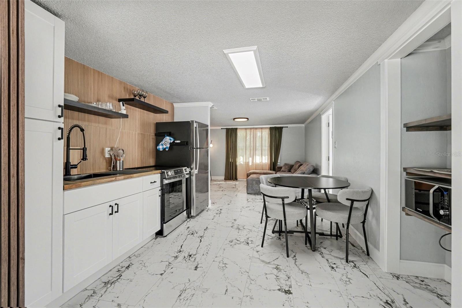 Image 6 of 25 For 7253 Dianne Drive