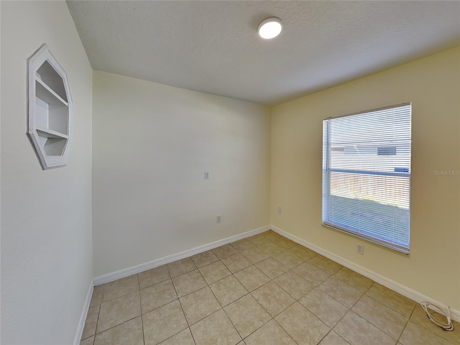 Image 11 of 20 For 465 Oak Drive