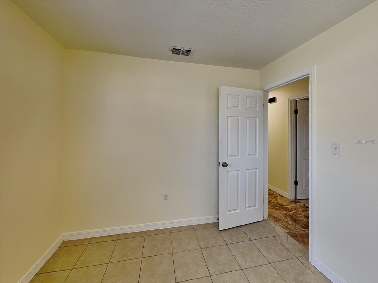 Image 13 of 20 For 465 Oak Drive