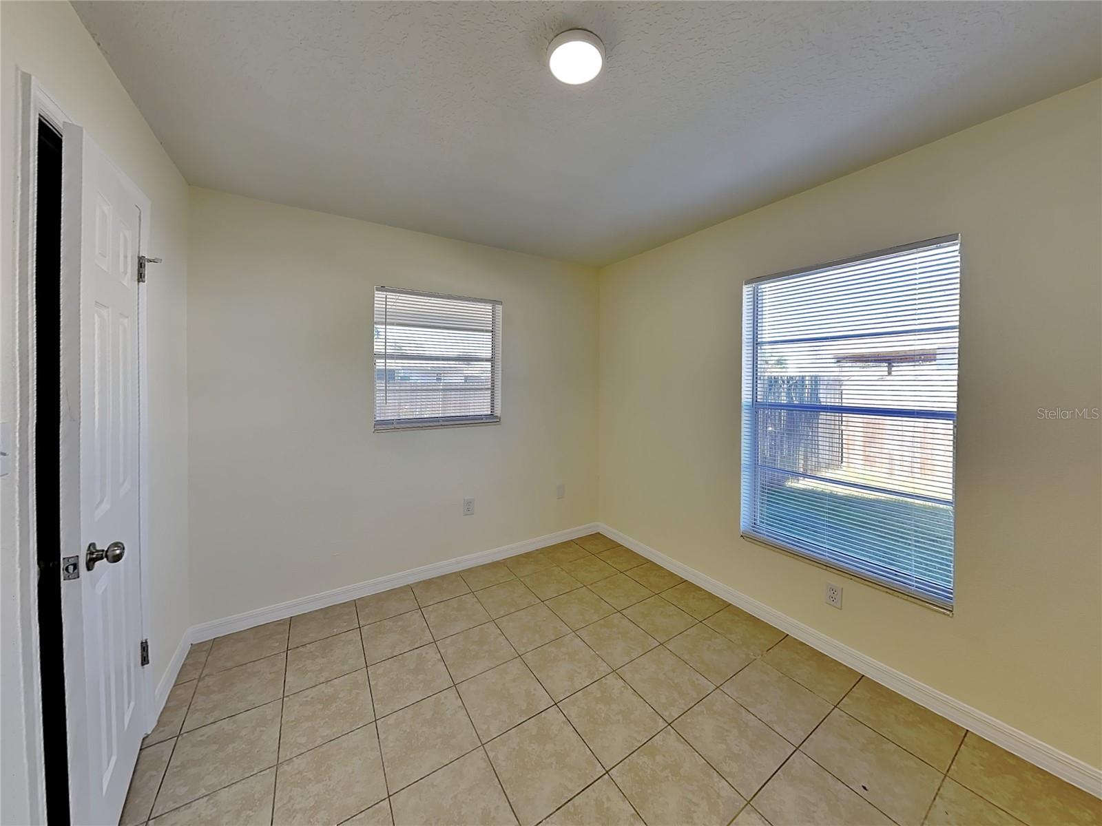 Image 14 of 20 For 465 Oak Drive