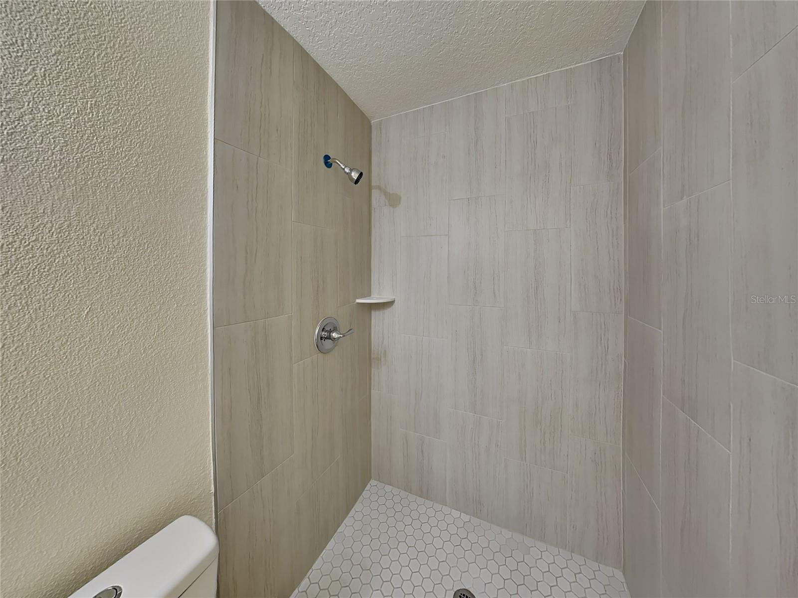 Image 15 of 20 For 465 Oak Drive