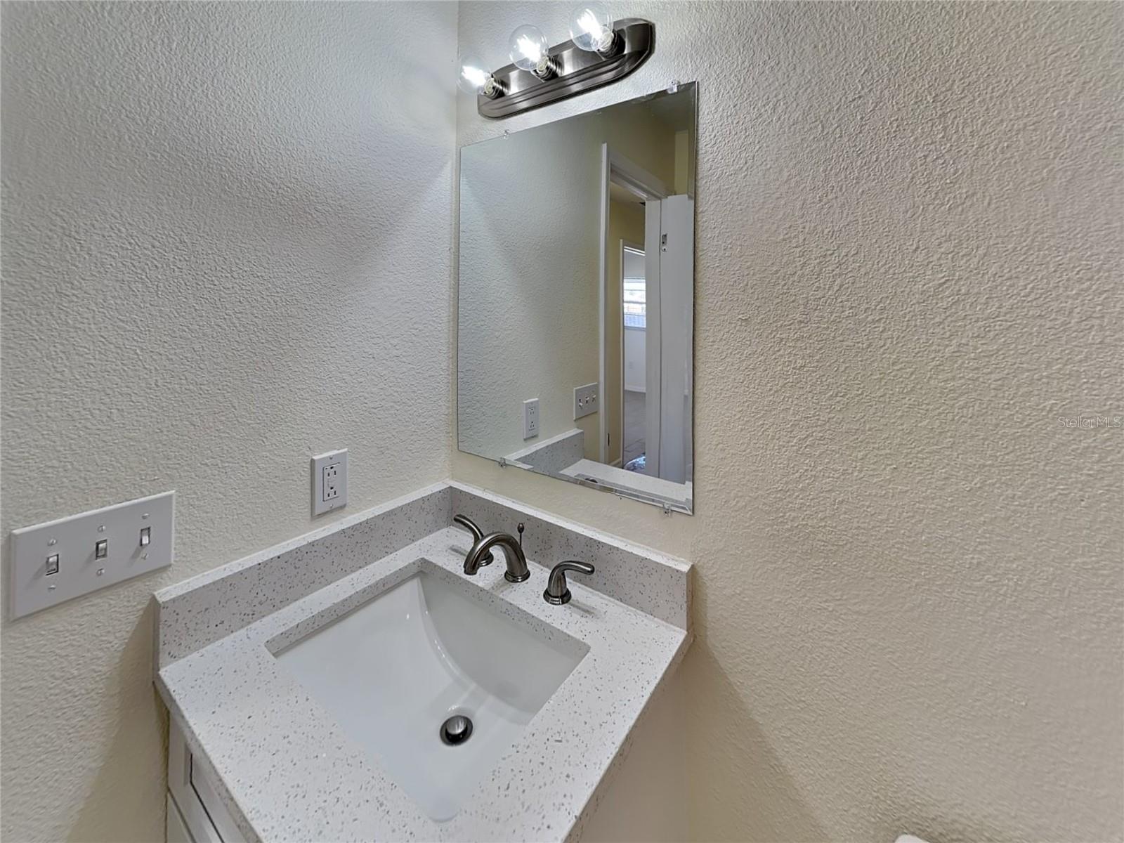 Image 17 of 20 For 465 Oak Drive