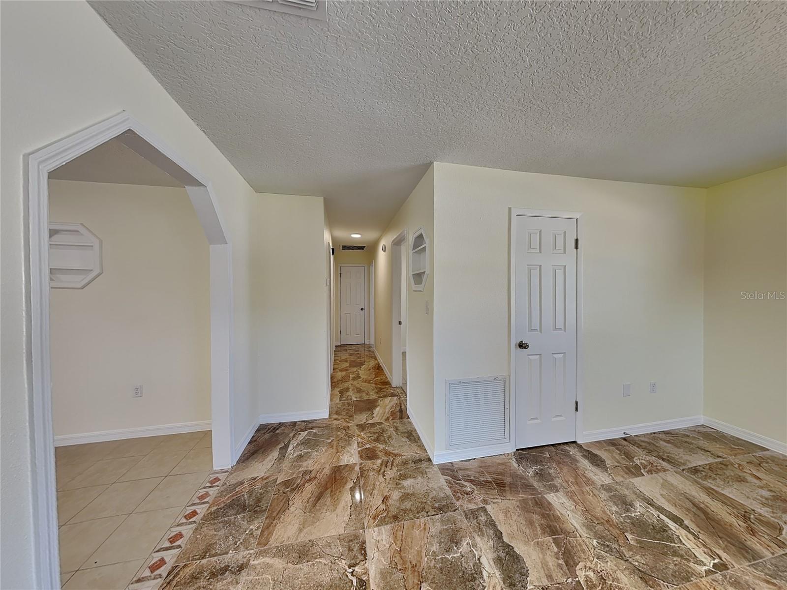 Image 3 of 20 For 465 Oak Drive