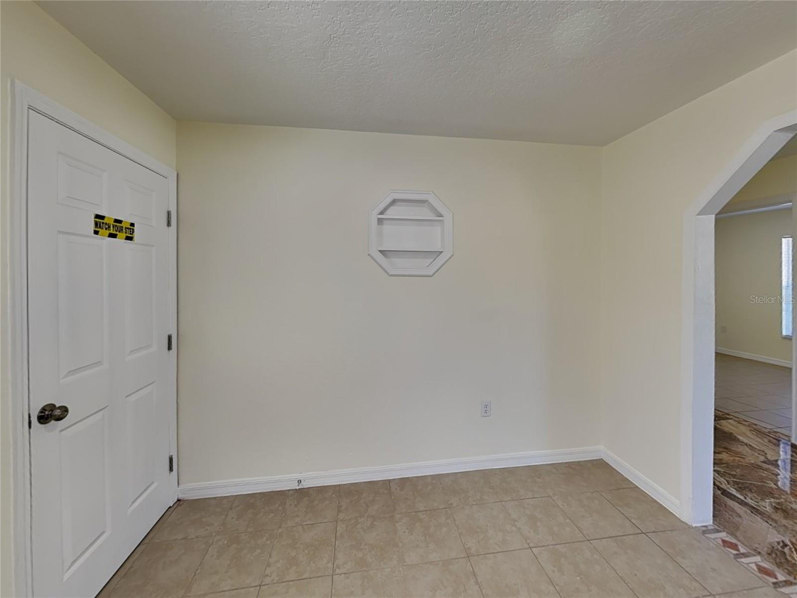 Image 6 of 20 For 465 Oak Drive