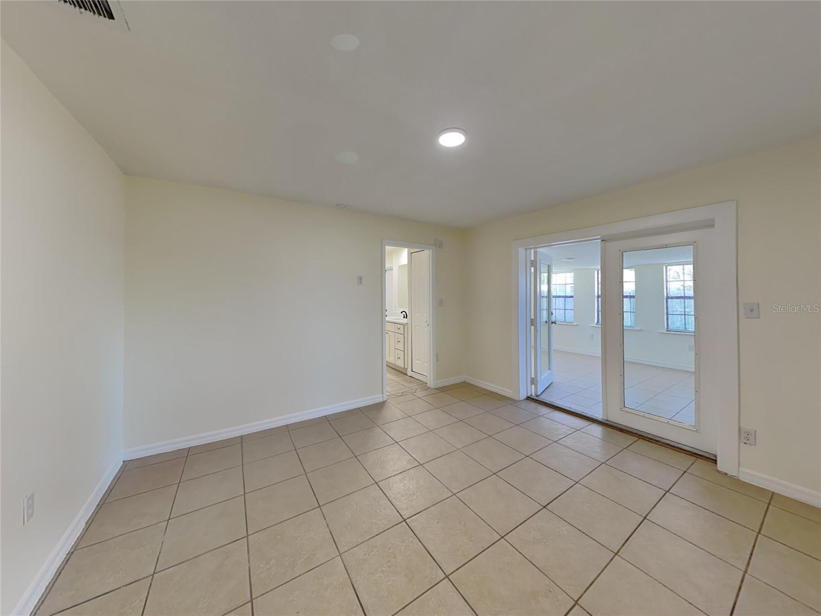 Image 7 of 20 For 465 Oak Drive