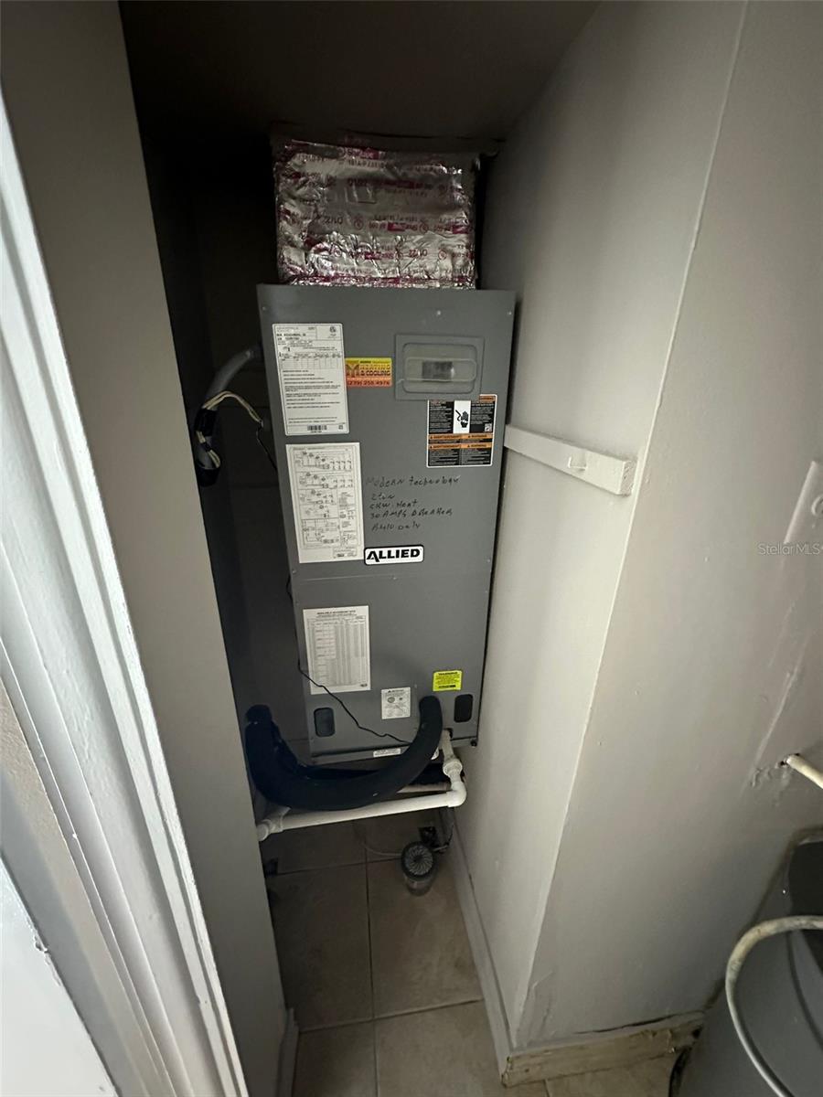 Image 22 of 29 For 1830 Maravilla Avenue 704