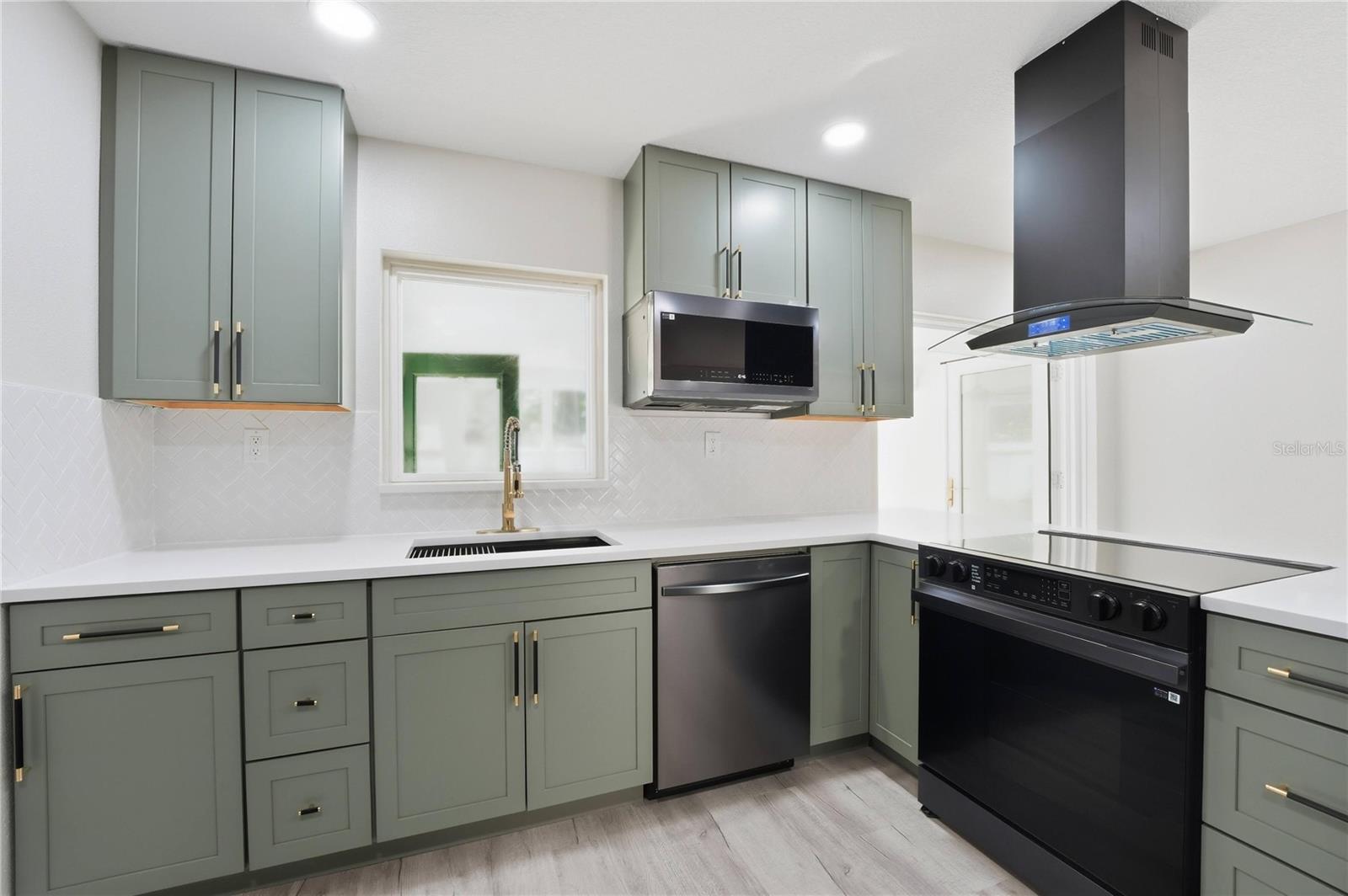 Image 18 of 47 For 3223 1st Avenue W