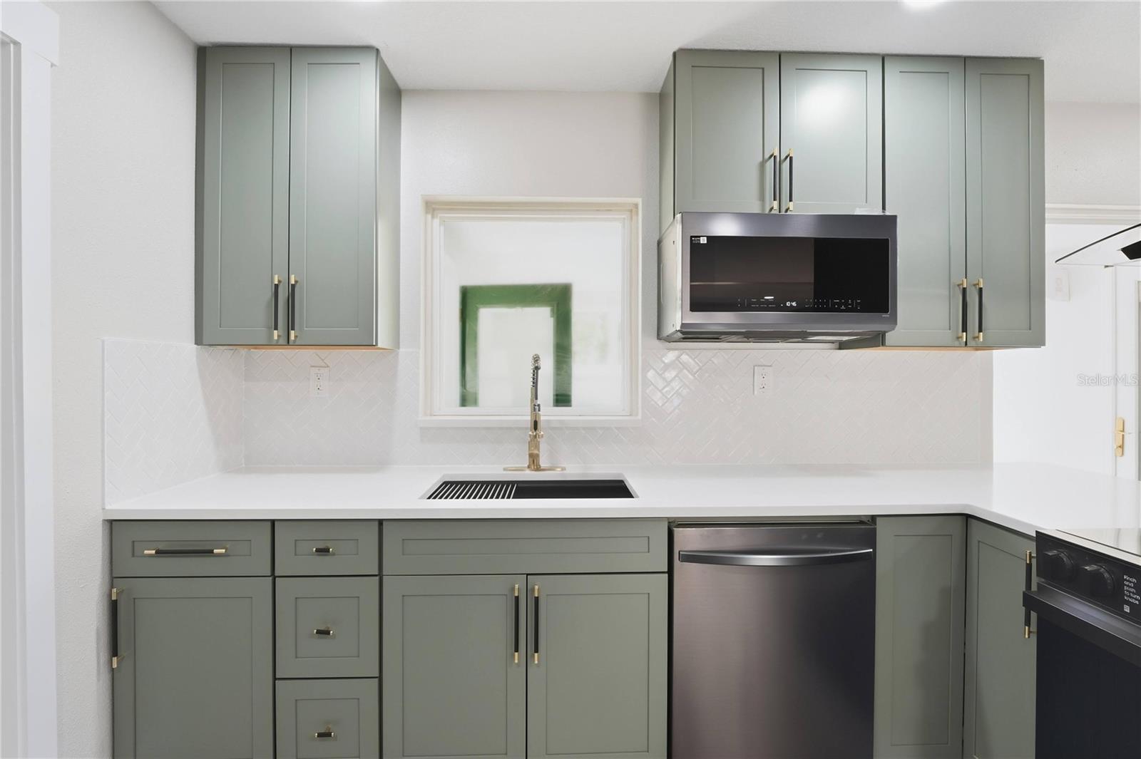 Image 19 of 47 For 3223 1st Avenue W