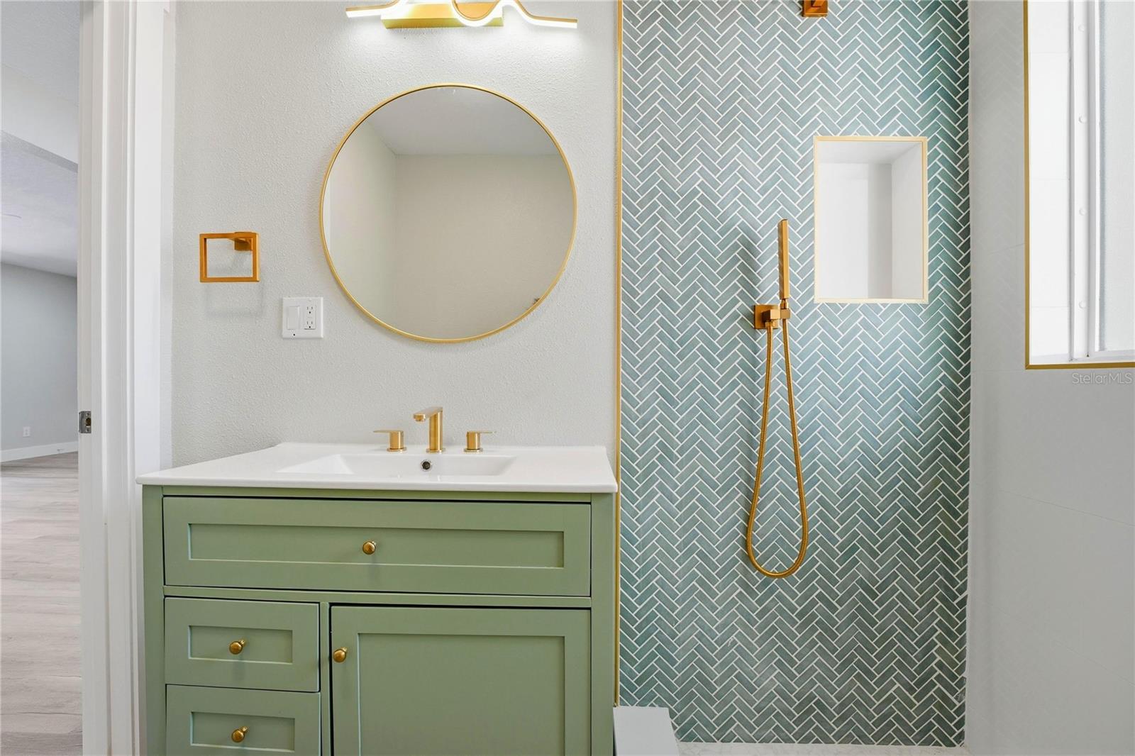 Image 35 of 47 For 3223 1st Avenue W