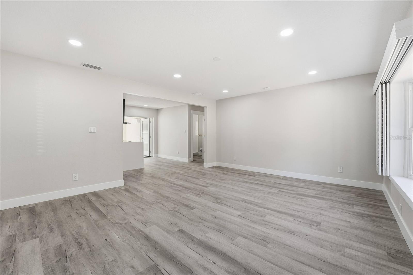 Image 8 of 47 For 3223 1st Avenue W